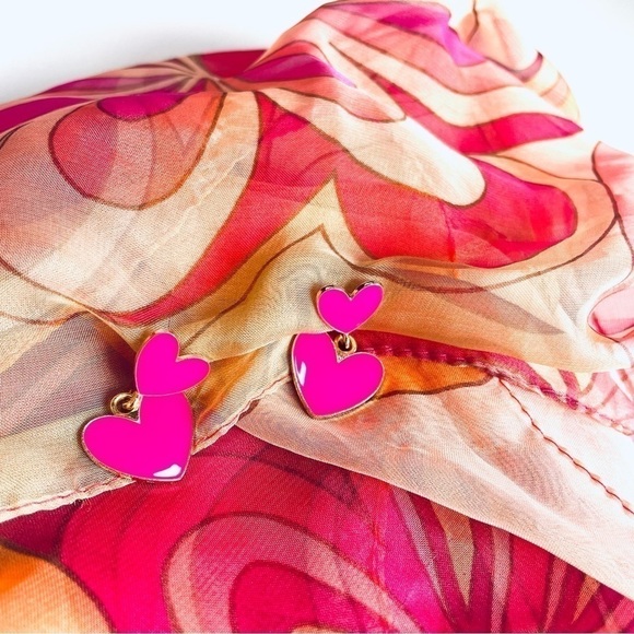 Barbie Style Heart Shaped Earring Hot Bright Pink - NWOT - Picture 9 of 14